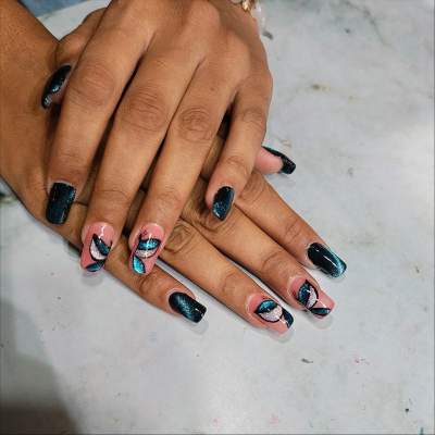 Real Luxtique nail-art look
